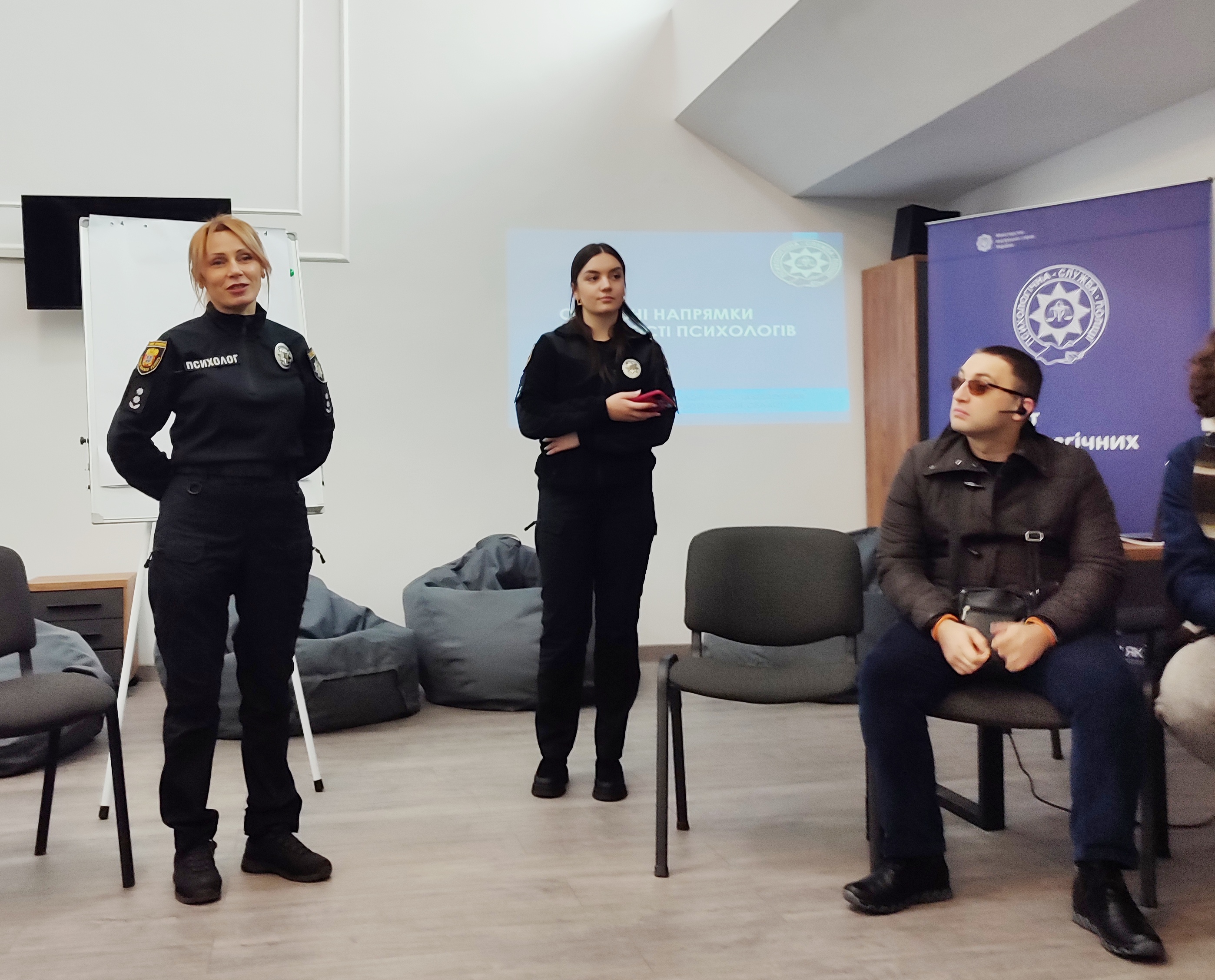 Алла Круть розповідає студентам про діяльність психологів у поліції